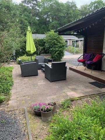 Sfeervolle Blokhut Op De Veluwe Op Recreatiepark Topparken In Beekbergen Met Vrije Tuin En Eigen Parkeerplaats Exterior foto